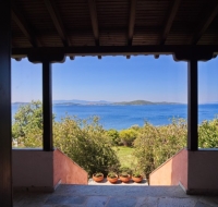 Beachfront villa with huge garden, 3br, Chalkidiki