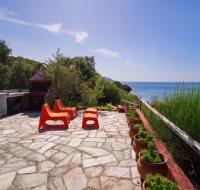 Beachfront villa with huge garden, 3br, Chalkidiki