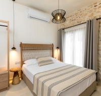Amvikas: Oinos Suite & Cave, with Jacuzzi-Sitia
