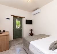Amvikas: Oinos Suite & Cave, with Jacuzzi-Sitia