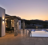 Sternes Tropicana Executive Villa with pool