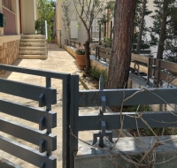 Bright 2bd apt, garden view & parking - Glyfada
