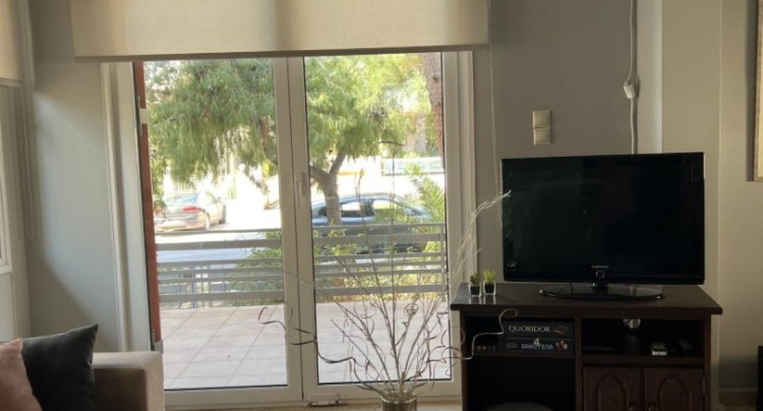 Bright 2bd apt, garden view & parking - Glyfada