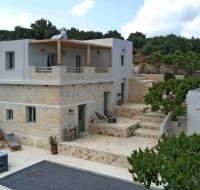 Amvikas: Oinos Suite & Cave, with Jacuzzi-Sitia
