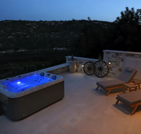 Amvikas: Oinos Suite & Cave, with Jacuzzi-Sitia