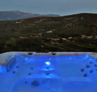 Amvikas: Oinos Suite & Cave, with Jacuzzi-Sitia