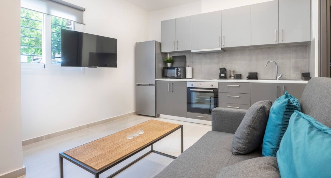 Oculus Irakleous Apt 4