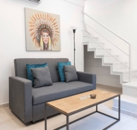 Oculus Irakleous Apt 4