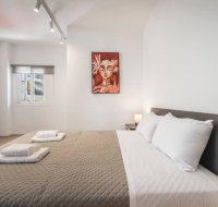 Oculus Irakleous Apt 4