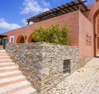 Villa Tequila, 5 bdr exquisite beachfront mansion, Syros