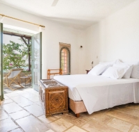 Villa Tequila, 5 bdr exquisite beachfront mansion, Syros
