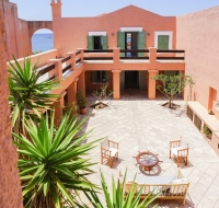 Villa Tequila, 5 bdr exquisite beachfront mansion, Syros