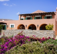 Villa Tequila, 5 bdr exquisite beachfront mansion, Syros