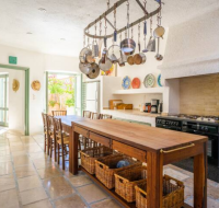 Villa Tequila, 5 bdr exquisite beachfront mansion, Syros