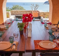 Villa Tequila, 5 bdr exquisite beachfront mansion, Syros