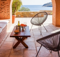 Villa Tequila, 5 bdr exquisite beachfront mansion, Syros