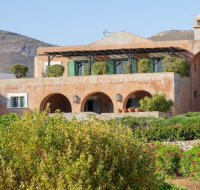 Villa Tequila, 5 bdr exquisite beachfront mansion, Syros