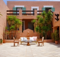 Villa Tequila, 5 bdr exquisite beachfront mansion, Syros