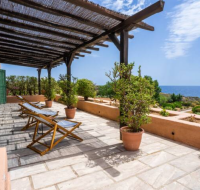 Villa Tequila, 5 bdr exquisite beachfront mansion, Syros