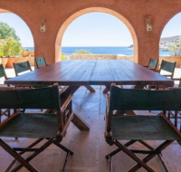 Villa Tequila, 5 bdr exquisite beachfront mansion, Syros